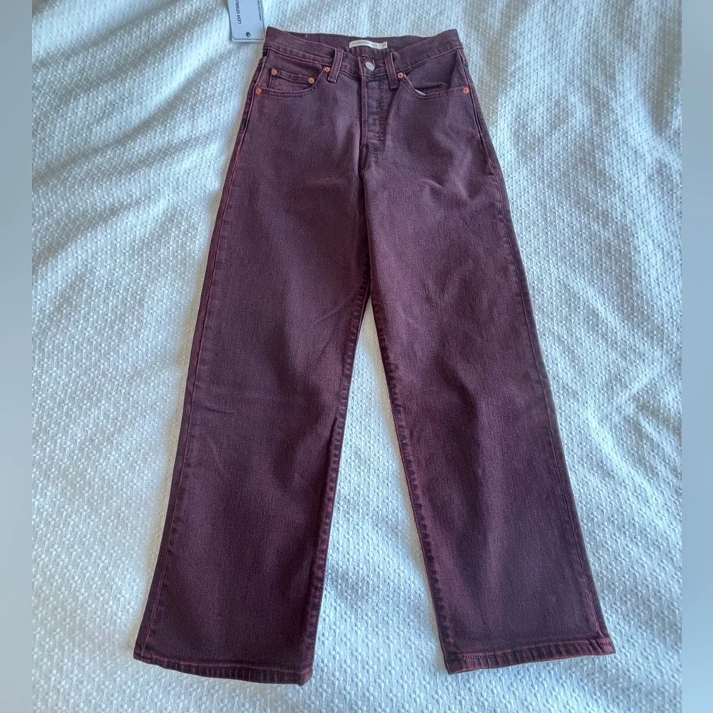 NWT! Levi's Women's Jeans in Burgundy Size 27 - Picture 4 of 11